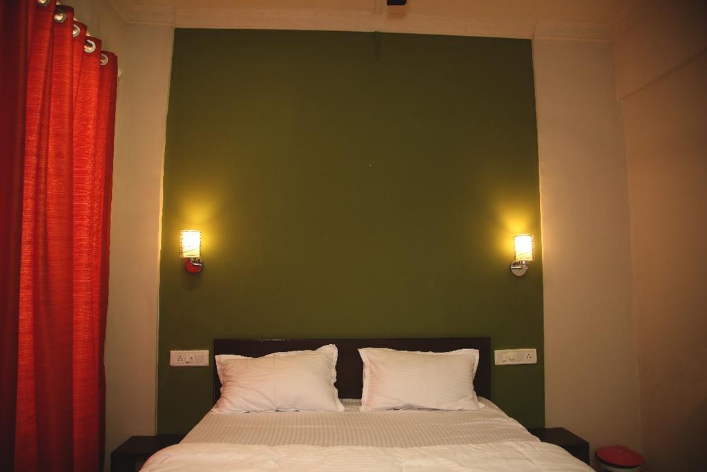 Elite Inn Lonavala Extérieur photo