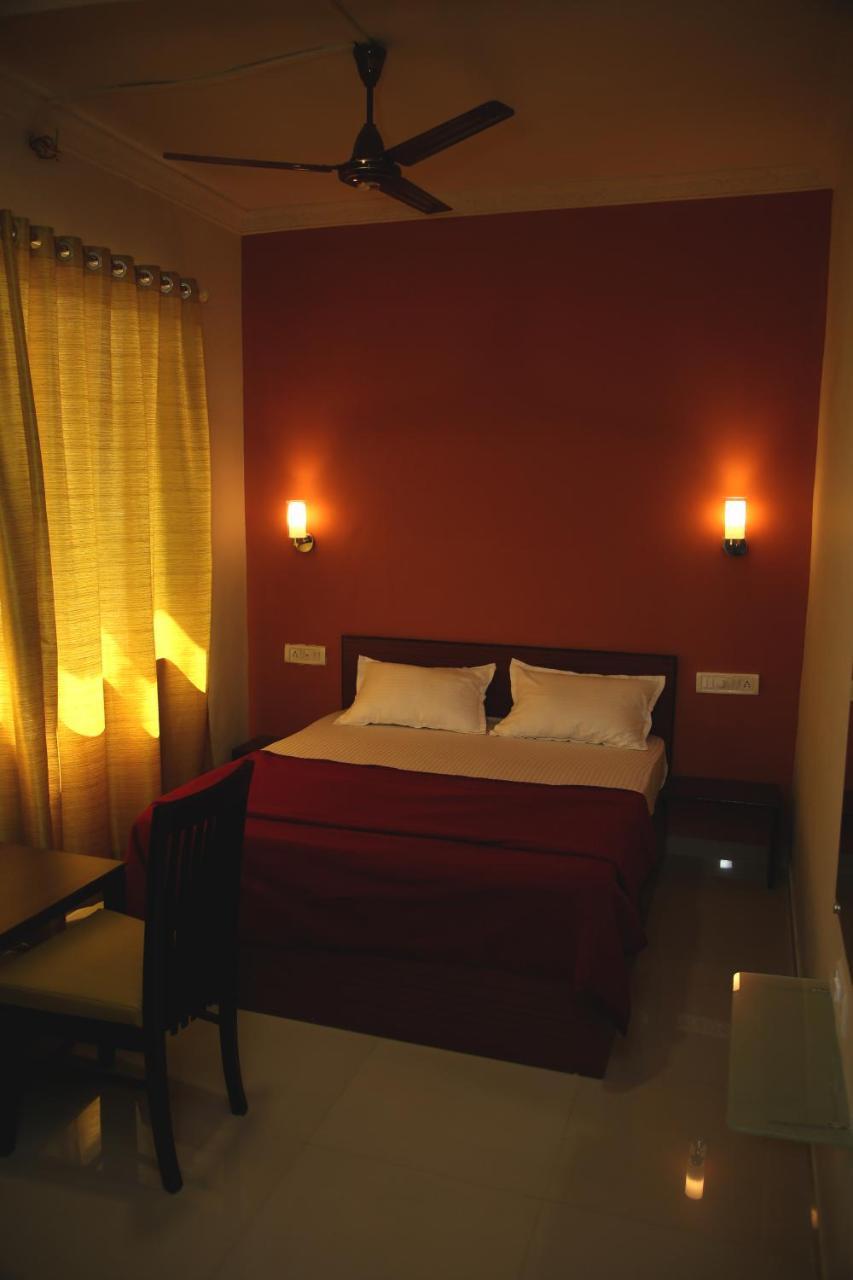 Elite Inn Lonavala Extérieur photo