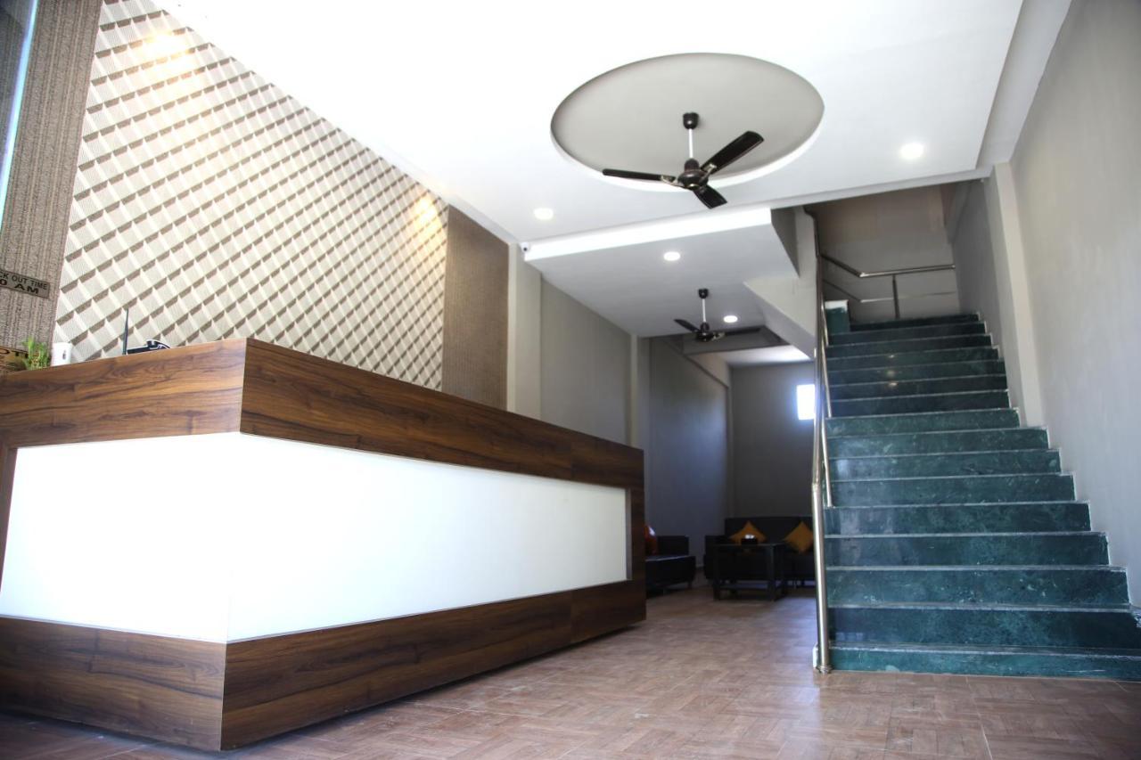 Elite Inn Lonavala Extérieur photo