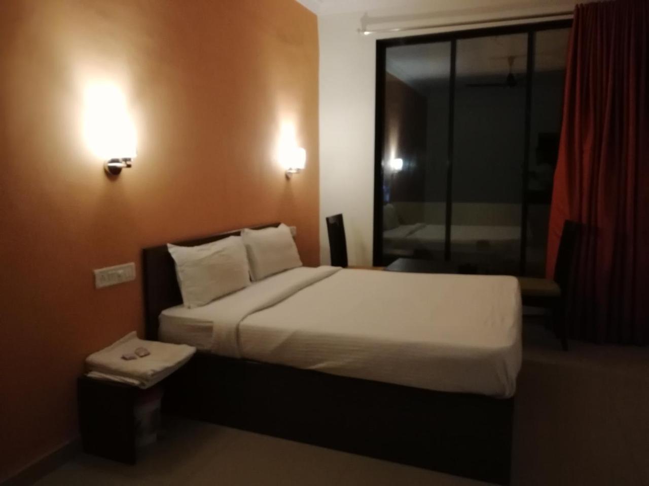 Elite Inn Lonavala Extérieur photo