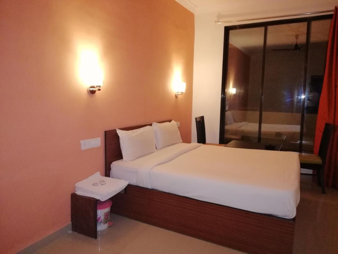 Elite Inn Lonavala Extérieur photo
