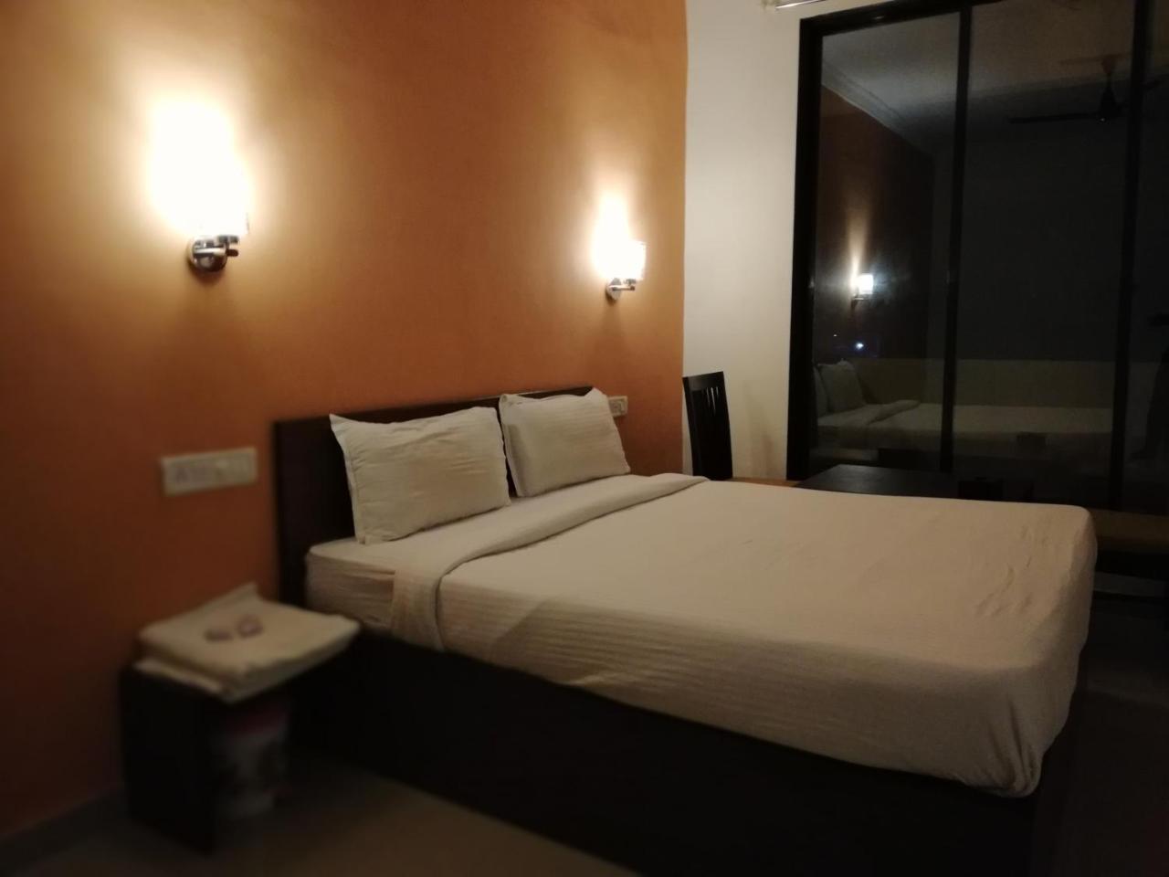 Elite Inn Lonavala Extérieur photo