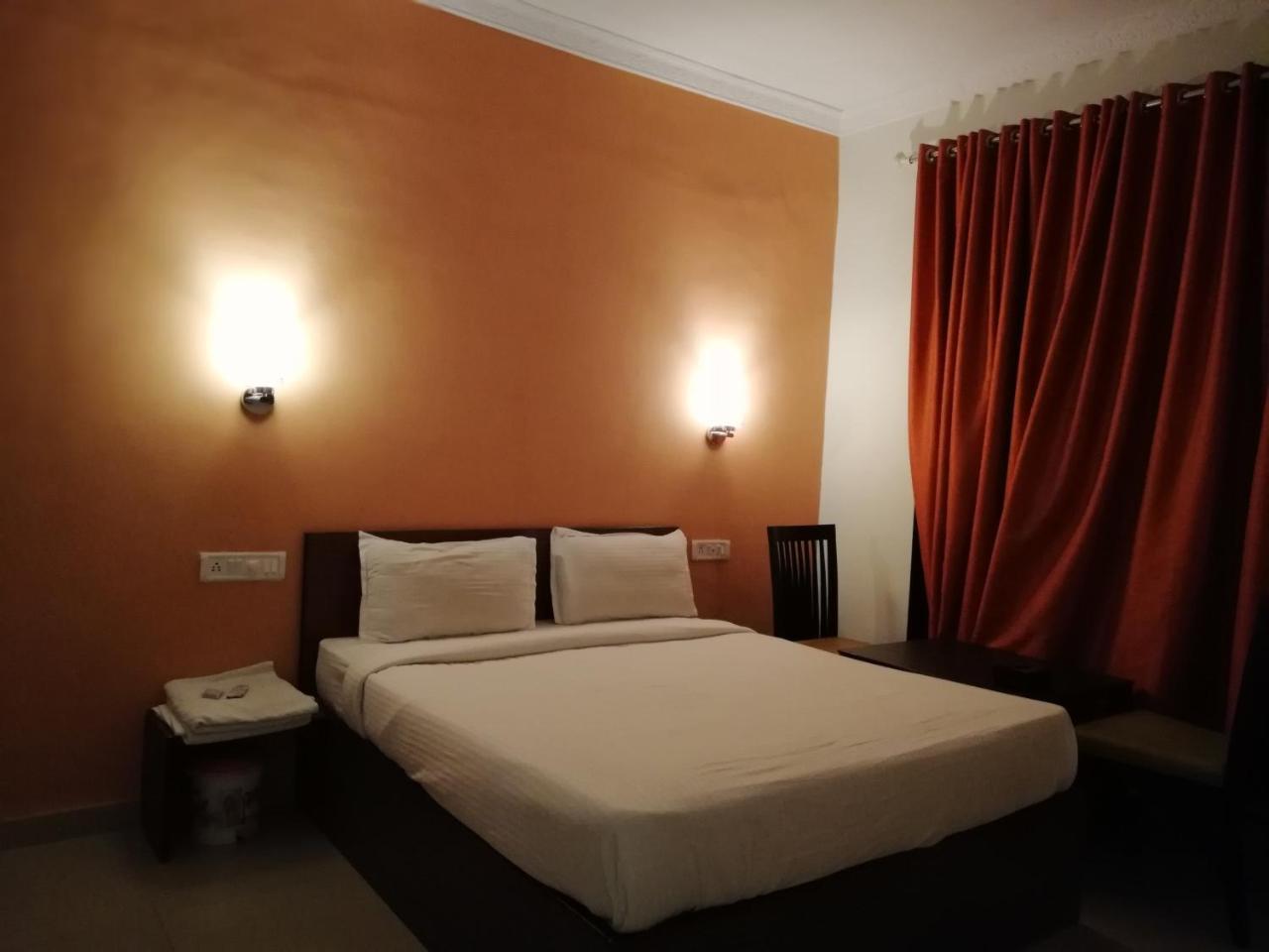 Elite Inn Lonavala Extérieur photo