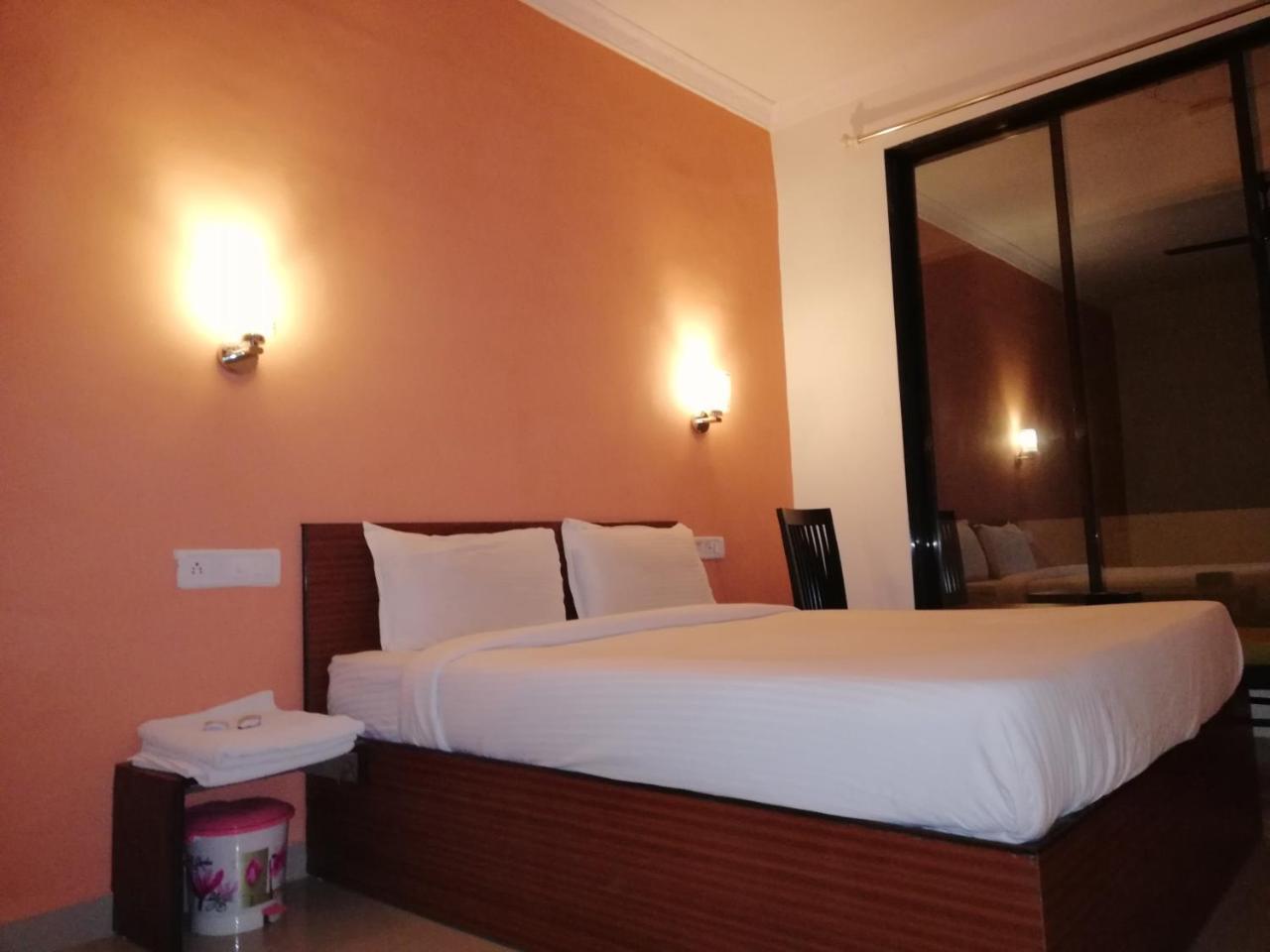 Elite Inn Lonavala Extérieur photo